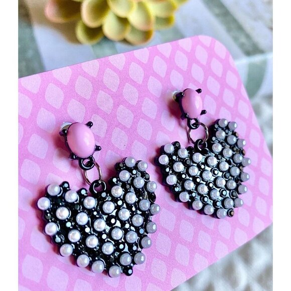 New Black Heart w/ White Faux Pearls Retro 80s Style Valentine Earrings 1.5” - Picture 3 of 6
